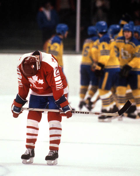 Robin Bartel hangs his head during hockey action against Sweden at the 1984 Winter Olympics in Sarajevo. (CP PHOTO/ COA/O. Bierwagon )