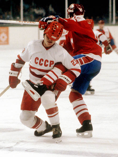 Canada's Kevin Dineen gets tangled up with USSR's Aleksandr Gerasimov during hockey action at the 1984 Winter Olympics in Sarajevo. (CP PHOTO/ COA/O. Bierwagon )