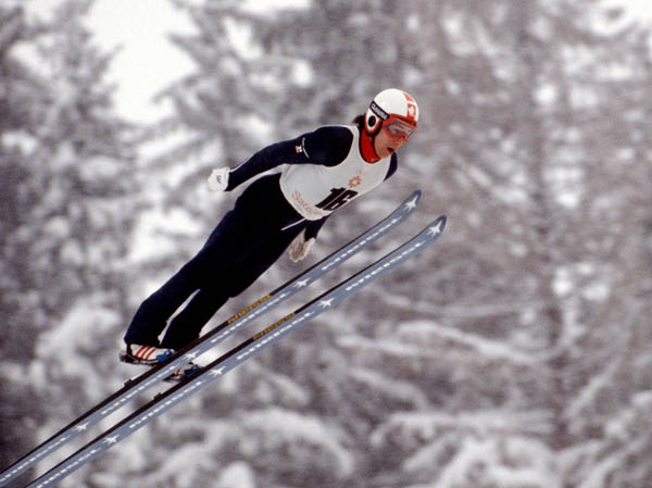 Steve Collins du Canada participe au saut  ski aux Jeux olympiques d'hiver de Sarajevo de 1984. (Photo PC/AOC)