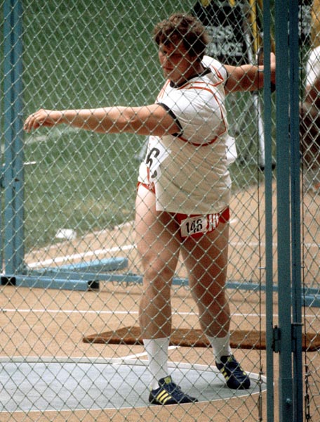 Canada's Bishop Dolegiewicz competes in the discus event at the 1976 Olympic games in Montreal. (CP PHOTO/ COA/RW)
