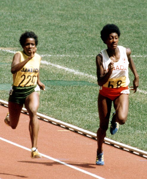 Canada's Marjorie Bailey (right) competes in an athletics event at the 1976 Olympic games in Montreal. (CP PHOTO/ COA/RW)