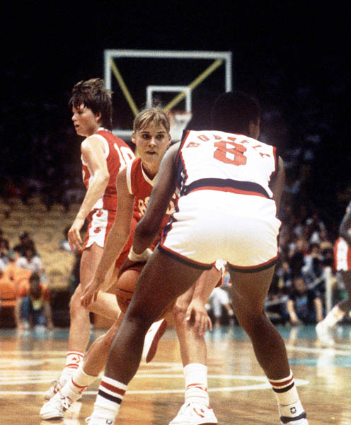 Canada's Misty Thomas (centre) defends during women's basketball action at the 1984 Olympic Games in Los Angeles. (CP PHOTO/COA/JM)