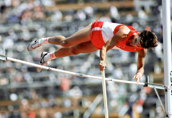 Canada's Dave Steen competes in the pole vault event of the decathlon at the 1984 Olympic games in Los Angeles. (CP PHOTO/ COA/JM)