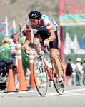 Louis Garneau du Canada participe  une preuve de cyclisme sur route aux Jeux olympiques de Los Angeles de 1984. (Photo PC/AOC)