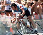 Curt Harnett du Canada participe  une preuve de cyclisme sur piste aux Jeux olympiques de Los Angeles de 1984. (Photo PC/AOC)