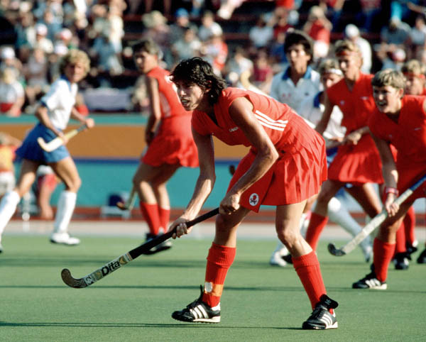 Canada's Shelly Andrews plays field hockey at the 1984 Los Angeles Olympic Games. (CP Photo/ COA/ Ted Grant)