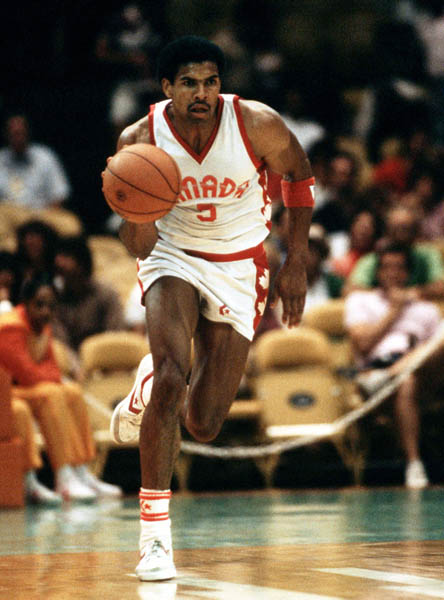 Canada's Tony Simms plays basketball at the 1984 Olympic Games in Los Angeles. (CP PHOTO/COA/J. Merrithew)