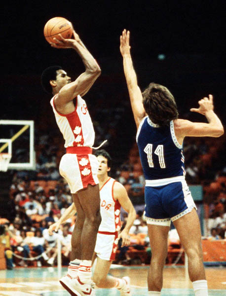 Canada's Tony Simms (left) plays basketball at the 1984 Olympic Games in Los Angeles. (CP PHOTO/COA/J. Merrithew)