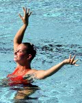 Sharon Hambrook (gauche) et Kelly Kryczka du Canada participent en nage synchronise aux Jeux olympiques de Los Angeles 1984. (Photo PC/AOC)