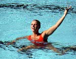 Sharon Hambrook (gauche) et Kelly Kryczka du Canada participent en nage synchronise aux Jeux olympiques de Los Angeles 1984. (Photo PC/AOC)