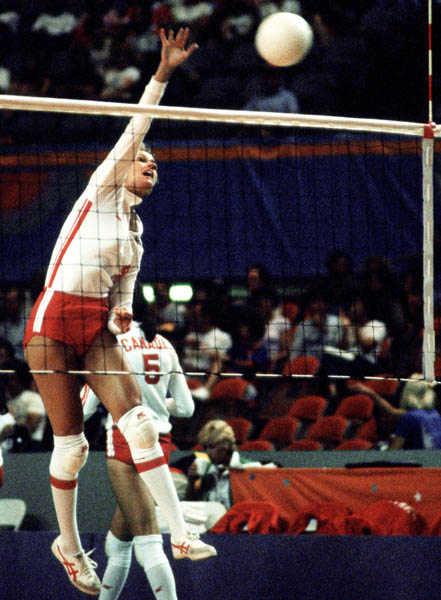 Joyce Gamborg du Canada participe au volleyball aux Jeux olympiques de Los Angeles de 1984. (Photo PC/AOC)