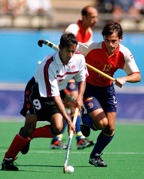 Canada's Ken Pereira (9) participates in field hockey action at the 2000 Sydney Olympic Games. (CP Photo/ COA)