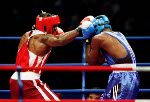 Troy Amos du Canada dirige un coup lors d'un combat de boxe aux Jeux olympiques de Sydney de 2000. (Photo PC/ AOC)