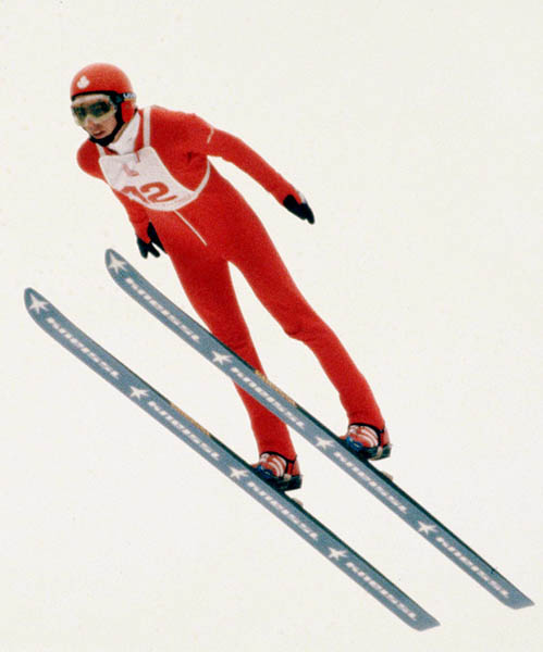 Horst Bulau du Canada participe  une preuve de saut  ski aux Jeux olympiques d'hiver de Lake Placid de 1980. (Photo PC/AOC)