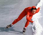 Sylvie Daigle du Canada sourit  la foule avant la comptition de patinage de vitesse courte piste aux Jeux olympiques d'hiver de Lillehammer de 1994. (Photo PC/AOC)