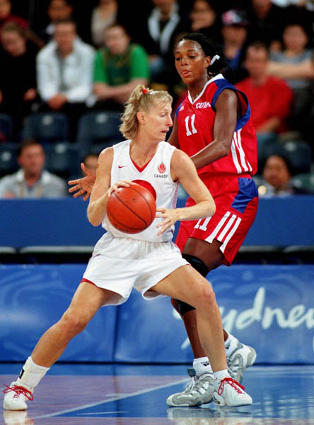 Canada's Michelle Hendry (front) drives past a defender during basketball action at the Sydney 2000 Olympic Games. (CP PHOTO/ COA)
