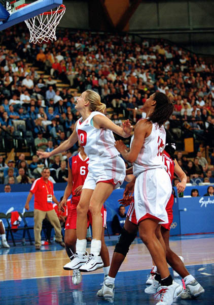 Canada's Tammy Sutton-Brown (right) and Stacey Dales (left) participates in basketball action at the Sydney 2000 Olympic Games. (CP PHOTO/ COA)