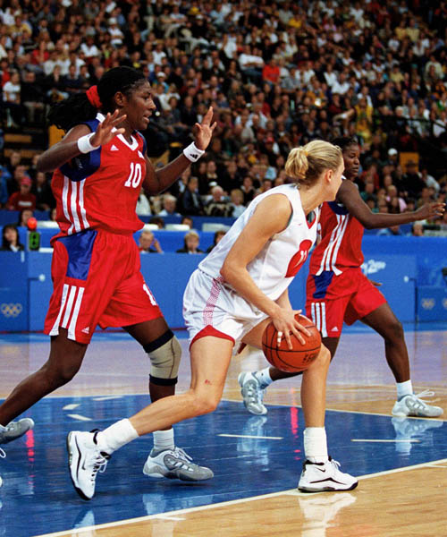 Canada's Stacey Dales (10) looks for a teammate during basketball action at the Sydney 2000 Olympic Games. (CP PHOTO/ COA)
