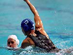 La canadienne Jana Salat et la russe Elena Smurova se disputent la balle lors d'une partie de water-polo aux Jeux olympiques d't  Athnes le 16 aot 2004.  (CP PHOTO 2004/Andre Forget/COC)
