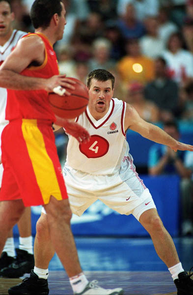 Canada's David Daniels (4) covers the angles during basketball action at the 2000 Sydney Olympic Games. (CP Photo/ COA)