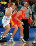 Canada's Steve Nash playing offence at the 2000 Sydney Olympic Games. (CP Photo/ COA)