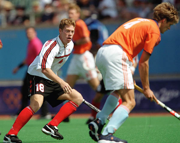 Canada's Paul Wetlaufer (left) plays field hockey at the 2000 Sydney Olympic Games. (CP Photo/ COA)