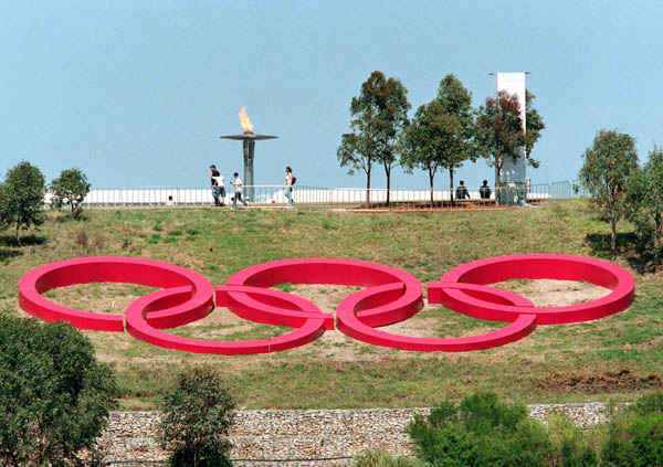 The Olympic flame and Rings are seen at the 2000 Sydney OIympic Games. (CP Photo/COA)