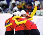 La patineuse de vitesse longue piste du Canada Catriona Le May Doan de Calgary ngocie un virage lors du premier 500 m aux Jeux olympiques d'hiver de Salt Lake City, le 13 fvrier 2002. Le May Doan remportera la mdaille d'or aprs sa deuxime course du l