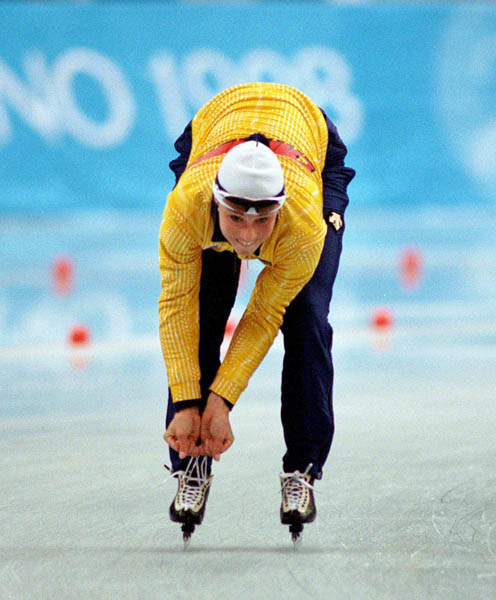 Canada's Catriona Le May Doan competes in the Speed skating event at the 1998 Nagano Winter Olympic Games. (CP Photo/ COA/ Scott Grant)