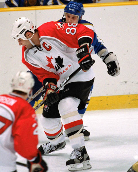 Canada's Eric Lindros (88) competes in hockey action at the 1998 Winter Olympics in Nagano. (CP Photo/COA/ F. Scott Grant )