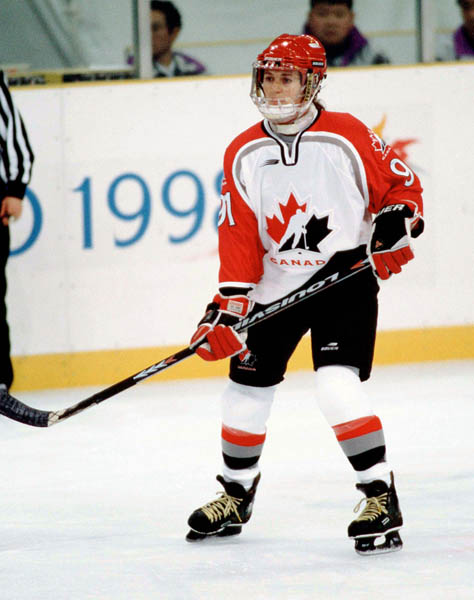 Canada's Geraldine Heaney competes in the women hockey action at the 1998 Nagano Winter Olympics. (CP PHOTO/COA/Mike Ridewood)