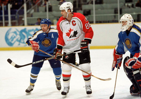 Canada's Eric Lindros (centre) competes in hockey action against Kazakstan at the 1998 Winter Olympics in Nagano. (CP Photo/COA/ F. Scott Grant )