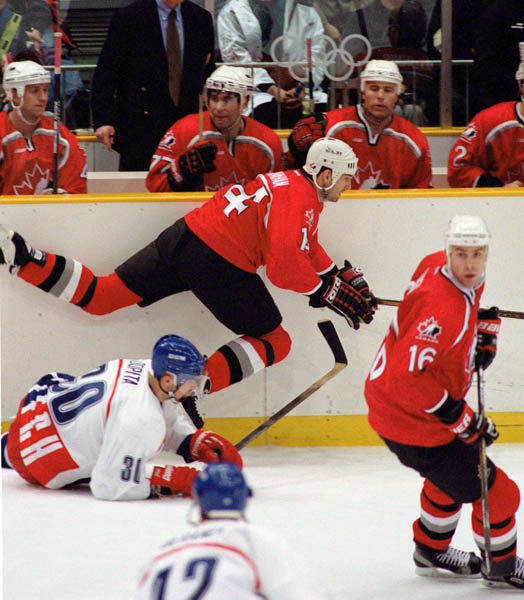 Canada's Brendan Shanahan (14) and Trevor Linden (16) compete in hockey action against the Czech Republic at the 1998 Winter Olympics in Nagano. (CP Photo/COA/ F. Scott Grant )