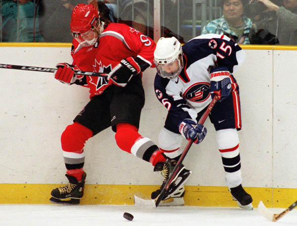 Canada's Fiona Smith (left) competes in women hockey action against the United States at the 1998 Nagano Winter Olympics. (CP PHOTO/COA/Mike Ridewood)