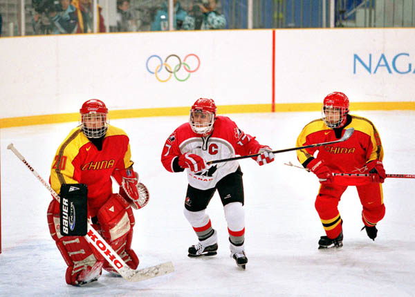 Canada's Stacy Wilson (17) competes in women hockey action against China at the 1998 Nagano Winter Olympics. (CP PHOTO/COA/Mike Ridewood)