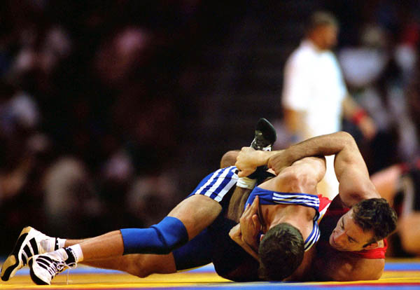 Canada's David Hohl (red) competes in the wrestling event at the 1996 Atlanta Olympic Games. (CP Photo/COA/Mike Ridewood)