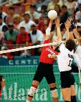 Joyce Gamborg du Canada participe au volleyball aux Jeux olympiques de Los Angeles de 1984. (Photo PC/AOC)