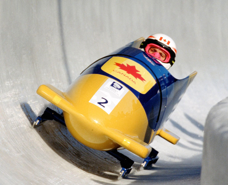 Dave MacEachern et Pierre Lueders du Canada participent  une preuve de bobsleigh--deux aux Jeux olympiques d'hiver de Lillehammer de 1994. (Photo PC/AOC)