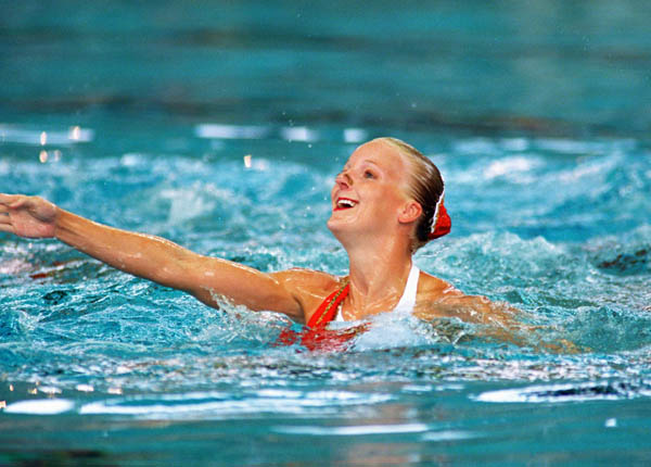 Christine Larsen du Canada participe avec l'quipe de nage synchronise aux Jeux olympiques d'Atlanta de 1996. (Photo PC/AOC)