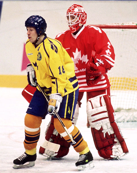 Canada's Corey Hirsch (right) competes in hockey action against Sweden at the 1994 Winter Olympics in Lillehammer. (CP Photo/COA/Claus Andersen)