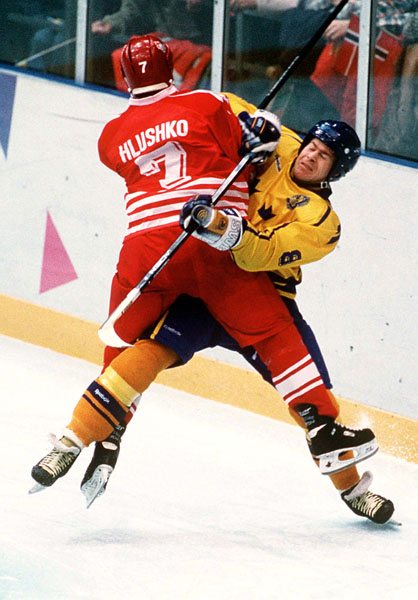 Canada's Todd Hlushko competes in hockey action against Sweden at the 1994 Winter Olympics in Lillehammer. (CP Photo/COA/Claus Andersen)