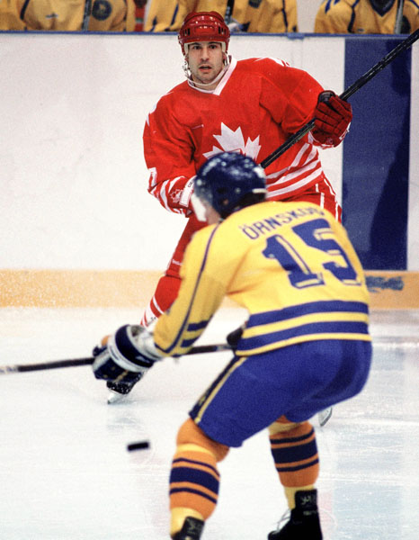 Canada's Chris Kontos (red) competes in hockey action against Sweden at the 1994 Winter Olympics in Lillehammer. (CP Photo/COA/Claus Andersen)