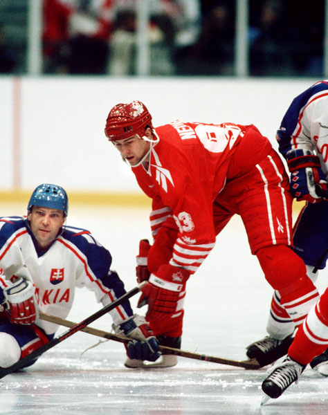 Canada's Petr Nedved (red) competes in hockey action against Slovakia at the 1994 Winter Olympics in Lillehammer. (CP Photo/COA/Claus Andersen)
