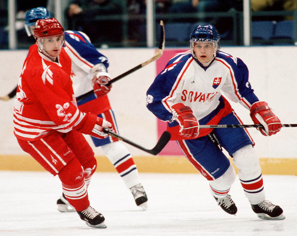 Canada's Greg Parks (red) competes in hockey action against the Slovakia at the 1994 Winter Olympics in Lillehammer. (CP Photo/COA/Claus Andersen)