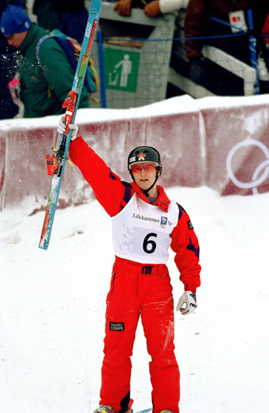Andy Capicik du Canada participe  l'preuve de sauts en ski acrobatique aux Jeux olympiques d'hiver de Lillehammer de 1994. (Photo PC/AOC)