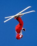 Philippe Laroche du Canada participe  l'preuve de sauts en ski acrobatique aux Jeux olympiques d'hiver de Lillehammer de 1994. (Photo PC/AOC)