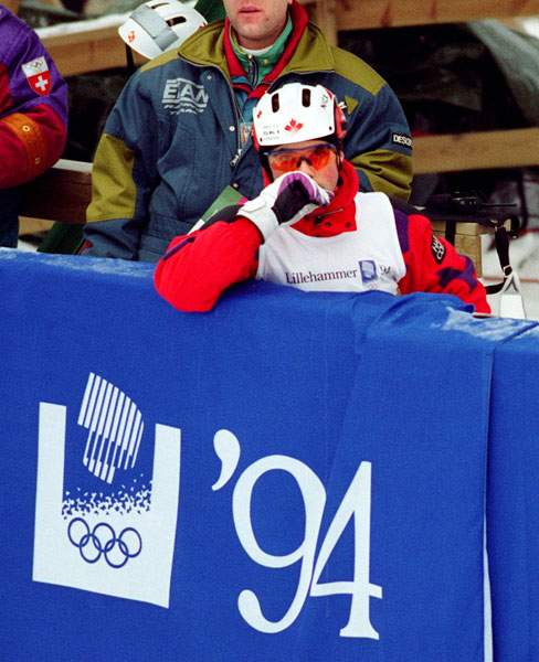 Nicolas Fontaine du Canada participe  l'preuve de sauts en ski acrobatique aux Jeux olympiques d'hiver de Lillehammer de 1994. (Photo PC/AOC)
