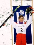Nicolas Fontaine (gauche) et Philippe Laroche (droite) du Canada clbrent aprs avoir remport respectivement les mdailles d'argent et d'or en ski acrobatique aux Jeux olympiques d'hiver d'Albertville de 1992. (Photo PC/AOC)