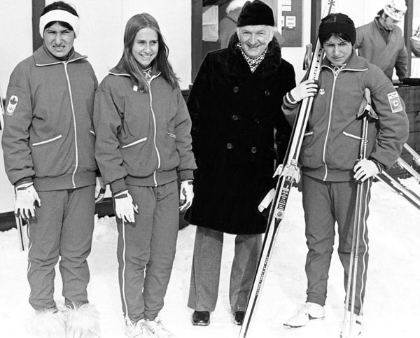Shirly Firth, Helen Sonder et Sharon Firth du Canada participent  une preuve de ski aux Jeux olympiques d'hiver de Sapporo de 1972. (Photo PC/AOC)
