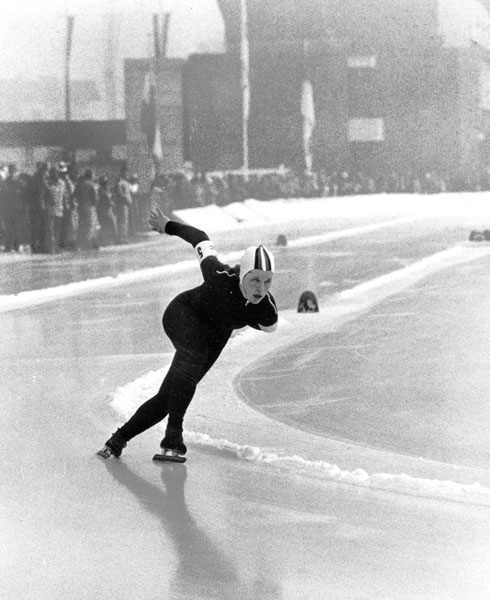 Cathy Priestner du Canada participe  une preuve de patinage de vitesse aux Jeux olympiques d'hiver d'Innsbruck de 1976. (Photo PC/AOC)